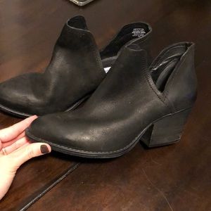 Steve Madden black leather upper boot- size 8